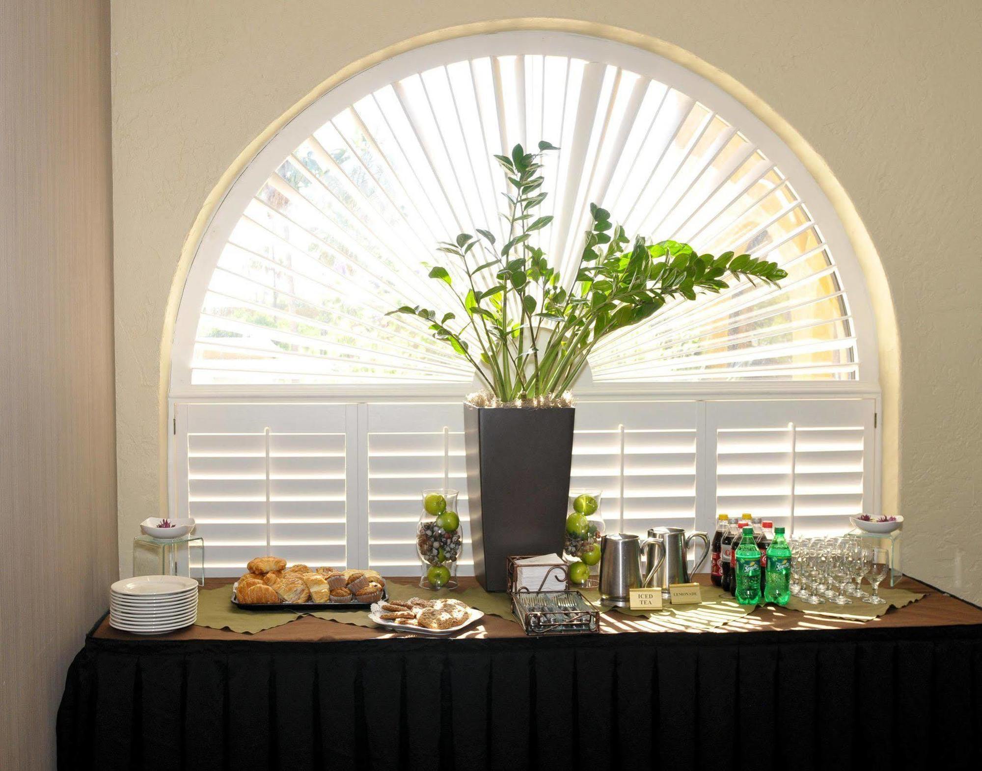 Hotel Doubletree By Hilton Tucson-reid Park 3*